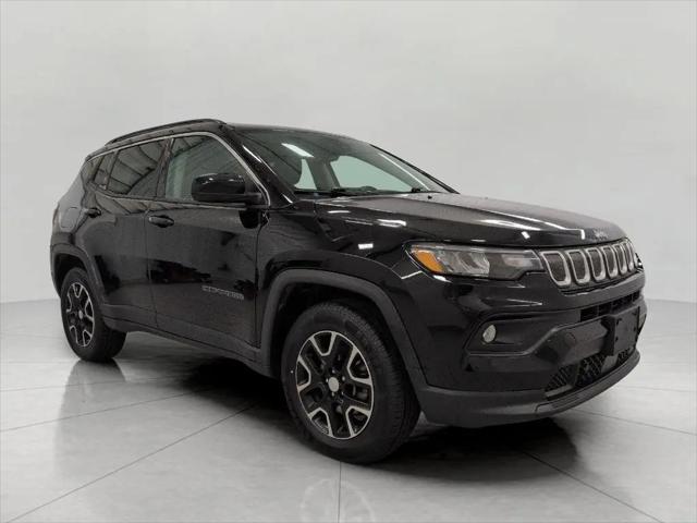 2022 Jeep Compass Latitude 4x4 for sale in Neenah, WI
