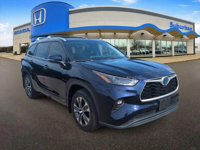 2022 Toyota Highlander Hybrid XLE for sale in Farmington Hills, MI