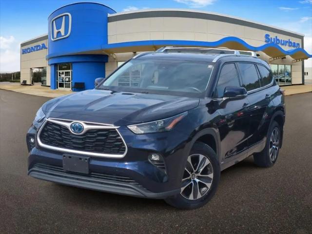 2022 Toyota Highlander Hybrid XLE for sale in Farmington Hills, MI