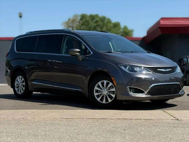 2019 Chrysler Pacifica Touring L for sale in Burnsville, MN