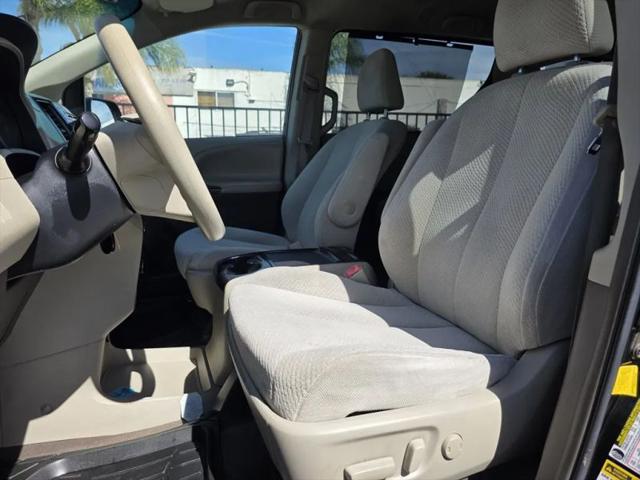 2012 Toyota Sienna LE V6 8 Passenger