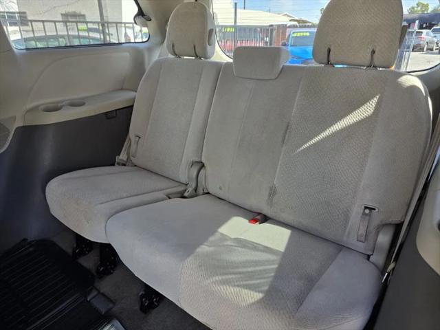 2012 Toyota Sienna LE V6 8 Passenger