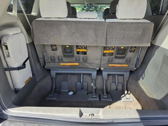 2012 Toyota Sienna LE V6 8 Passenger