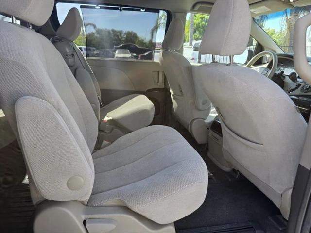 2012 Toyota Sienna LE V6 8 Passenger
