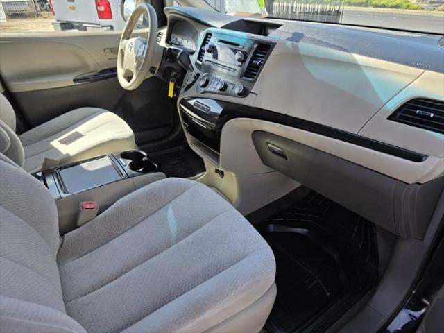 2012 Toyota Sienna LE V6 8 Passenger