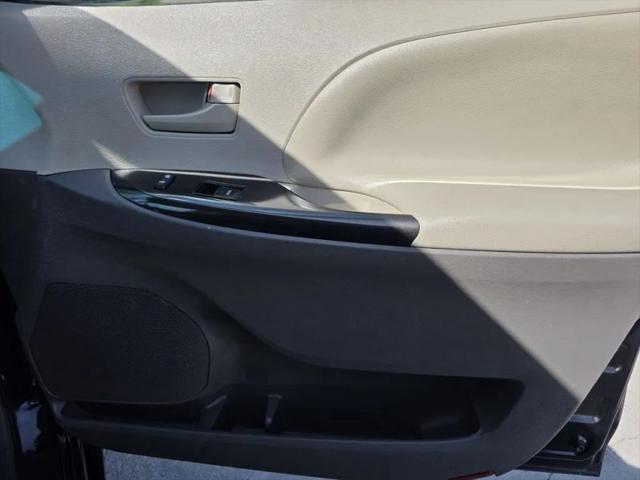 2012 Toyota Sienna LE V6 8 Passenger