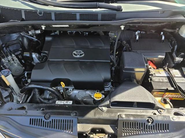 2012 Toyota Sienna LE V6 8 Passenger