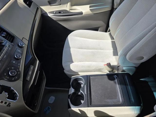2012 Toyota Sienna LE V6 8 Passenger