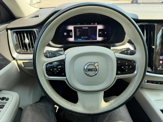 2023 Volvo S60 B5 Core Dark Theme