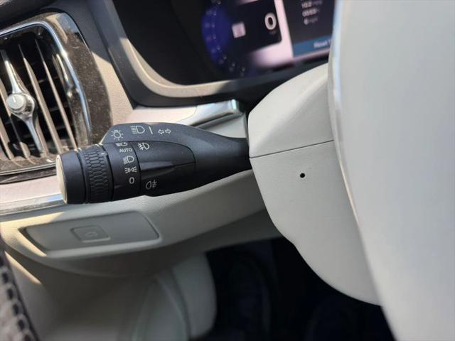 2023 Volvo S60 B5 Core Dark Theme