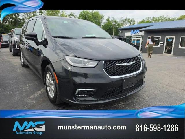 2023 Chrysler Pacifica Touring L for sale in Blue Springs, MO