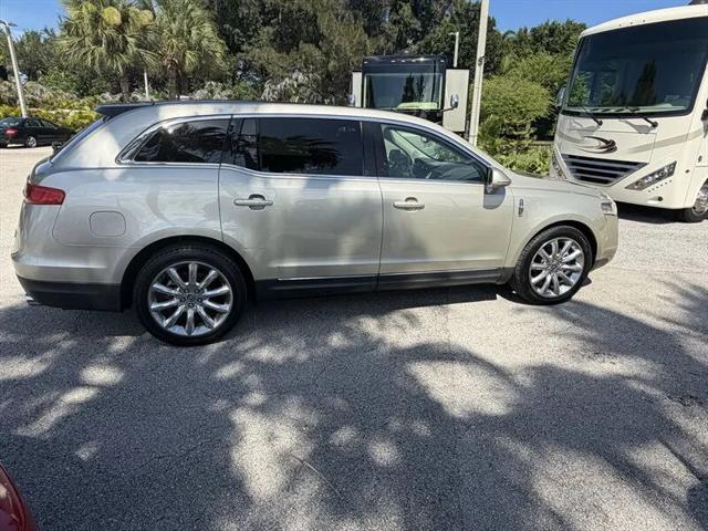 2010 Lincoln MKT Base