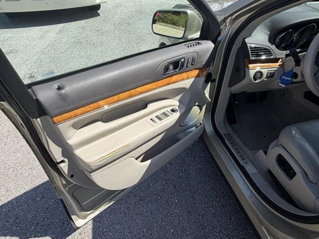 2010 Lincoln MKT Base