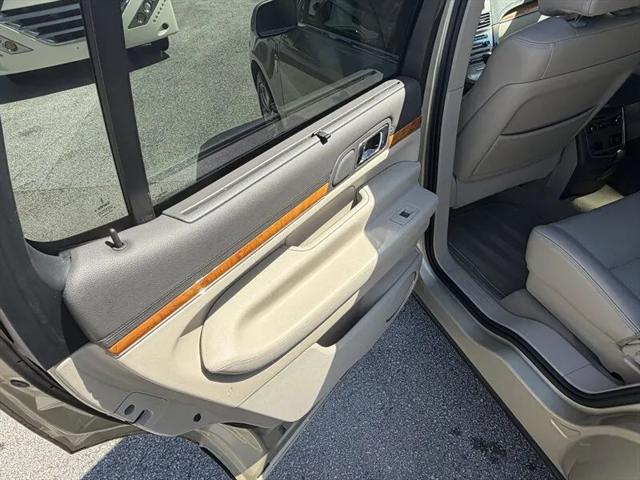 2010 Lincoln MKT Base
