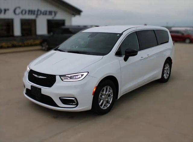 2025 Chrysler Pacifica Select for sale in CRESCO, IA