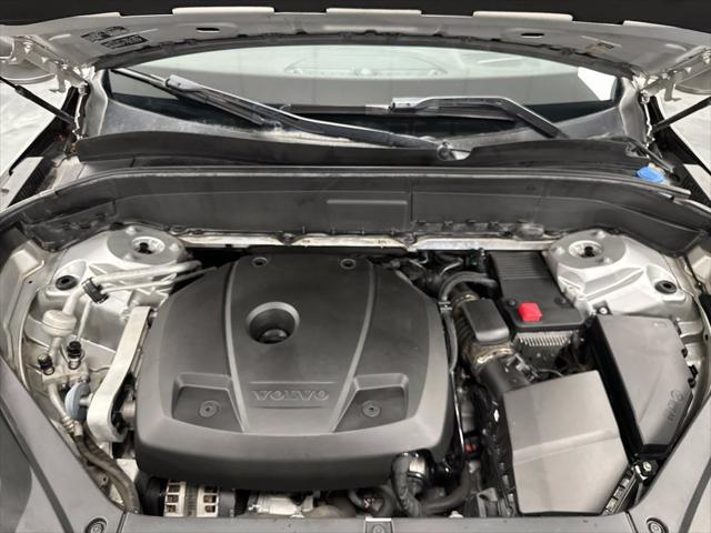 2017 Volvo XC90 T6 Momentum