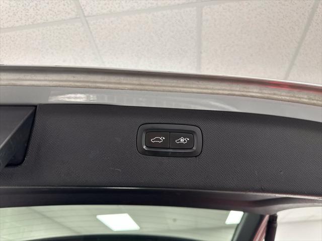 2017 Volvo XC90 T6 Momentum