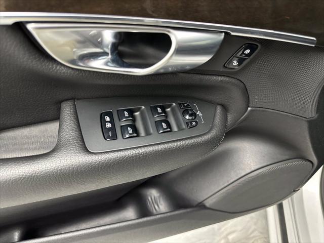 2017 Volvo XC90 T6 Momentum