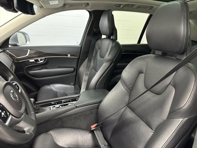 2017 Volvo XC90 T6 Momentum