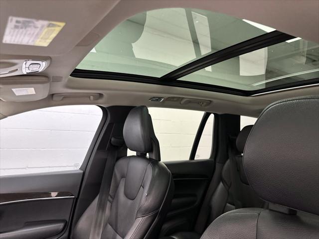 2017 Volvo XC90 T6 Momentum