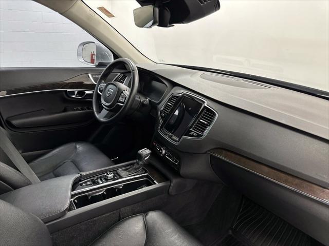 2017 Volvo XC90 T6 Momentum