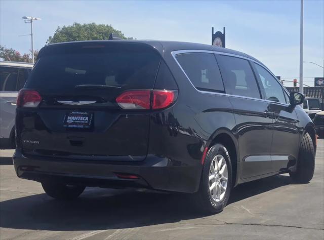 2023 Chrysler Voyager LX