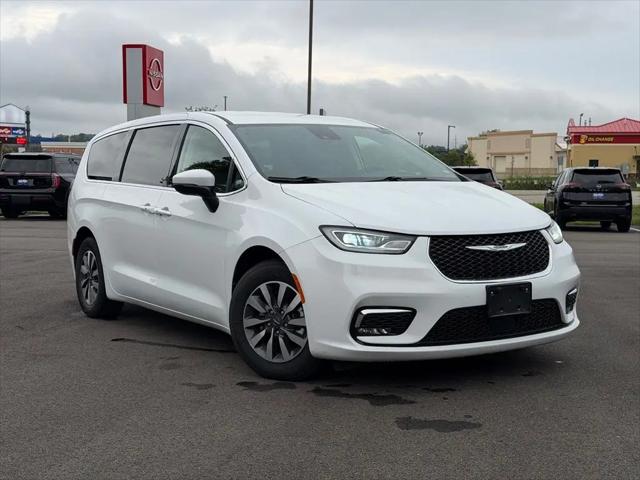 2023 Chrysler Pacifica Hybrid Touring L for sale near Lancaster, OH