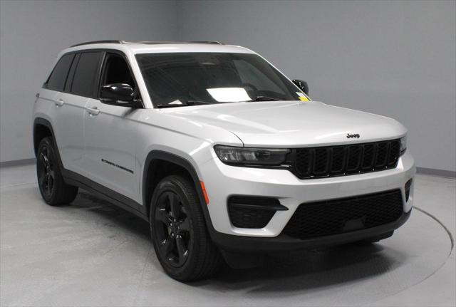 2023 Jeep Grand Cherokee Altitude 4x4 for sale in Groveport, OH