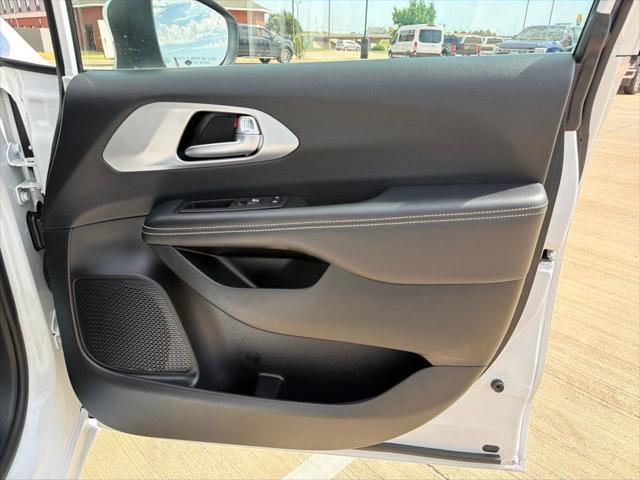 2023 Chrysler Pacifica Touring