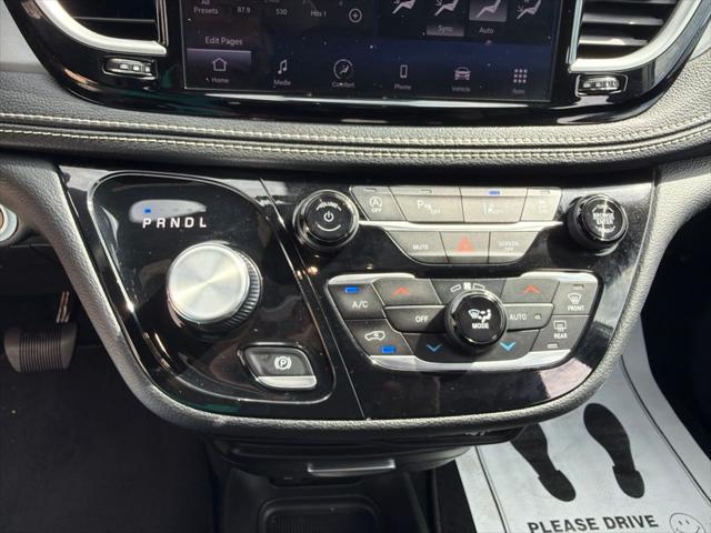 2023 Chrysler Pacifica Touring
