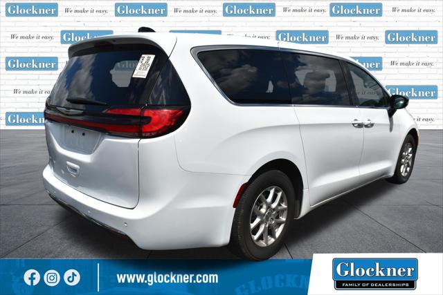 2025 Chrysler Pacifica Select