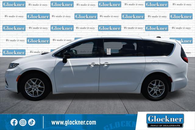 2025 Chrysler Pacifica Select