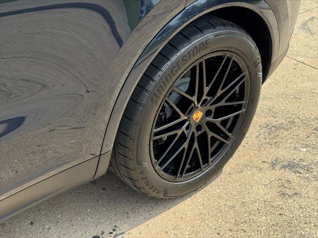 2024 Porsche Cayenne Unknown