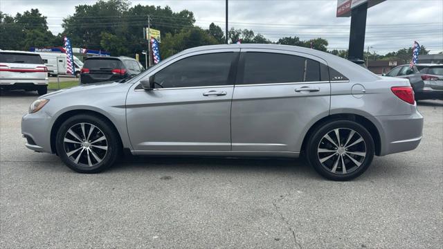 2013 Chrysler 200 Touring