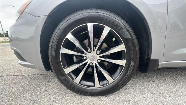 2013 Chrysler 200 Touring