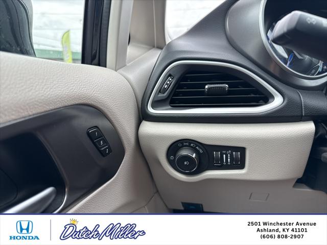 2024 Chrysler Pacifica Touring L