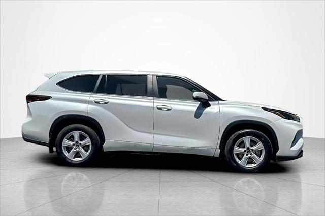 2025 Toyota Highlander LE