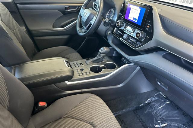 2025 Toyota Highlander LE