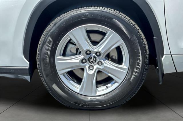 2025 Toyota Highlander LE
