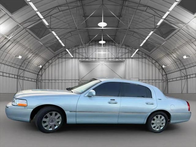 2005 Lincoln Town Car Signature Limited for sale in Lynchburg, VA