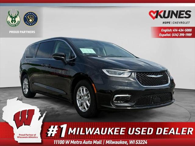 2023 Chrysler Pacifica Touring L for sale in Milwaukee, WI
