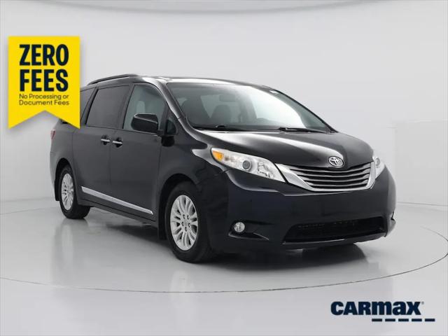 2017 Toyota Sienna XLE 8 Passenger for sale in Schaumburg, IL
