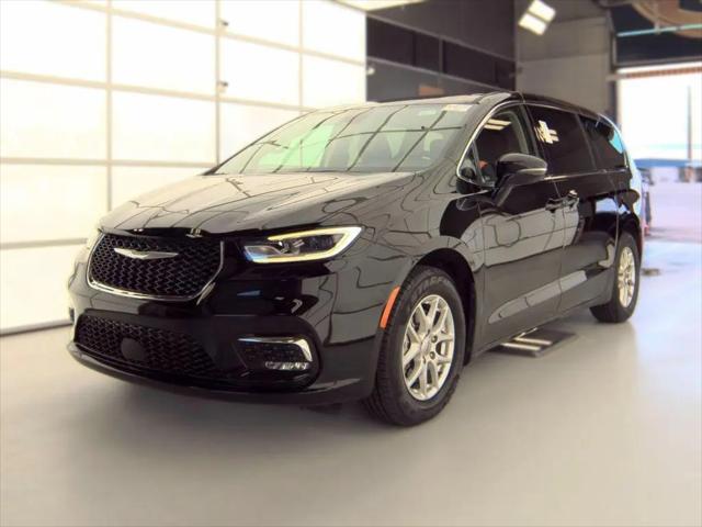 2024 Chrysler Pacifica Touring L for sale in Holland, MI