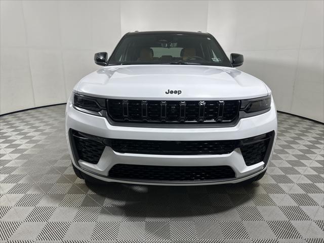 2027 Jeep Grand Cherokee GRAND CHEROKEE SUMMIT 4X4