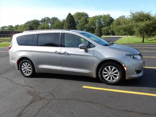 2017 Chrysler Pacifica Touring-L for sale in Tremont, IL
