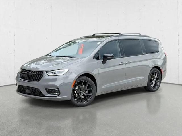 2025 Chrysler Pacifica Limited for sale in Valparaiso, IN