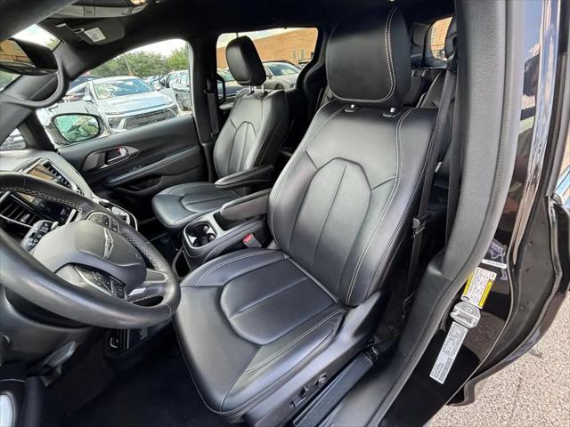 2025 Chrysler Pacifica Select