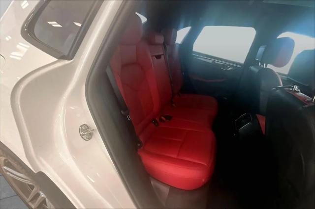 2021 Porsche Macan Macan