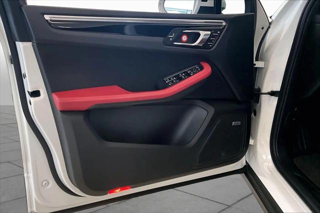 2021 Porsche Macan Macan