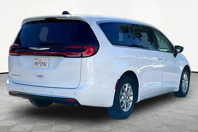 2024 Chrysler Pacifica Touring L